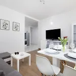 Apartamento Rynek Sienny Cosy By Bookinghost