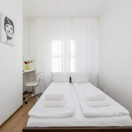 شقة Rynek Sienny Cosy By Bookinghost شتشيتسين
